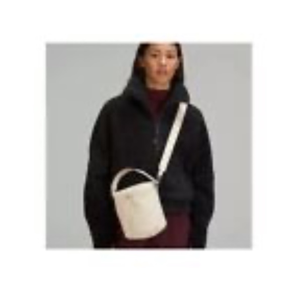 Lululemon crossbody fleece bucket bag BRAND NEW WITH TAGS - Picture 1 of 5